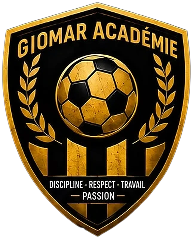 Écusson de Giomar Académie : ballon doré, lauriers et devise Discipline, Respect, Travail, Passion